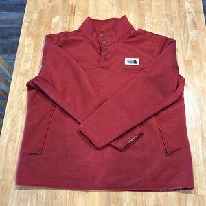 The North Face Men’s Sherpa-lined pullover